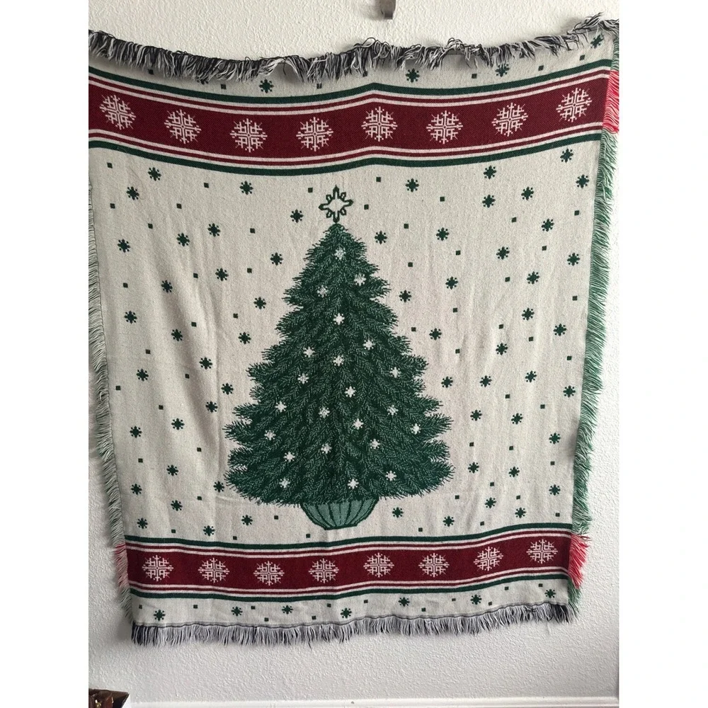 Christmas Tree Holiday Woven Throw Blanket Red Green Snowflake Tassel Fringe